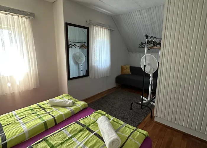 Berzsenyi Haz Semesterbostad *